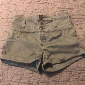 Highwaisted Olive Green Shorts